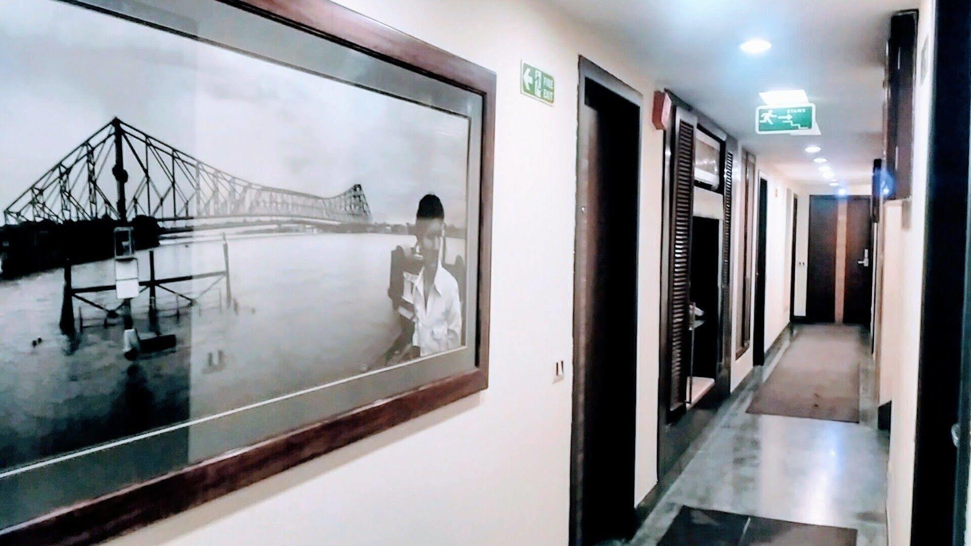 Hotel Metropole Calcuta Exterior foto